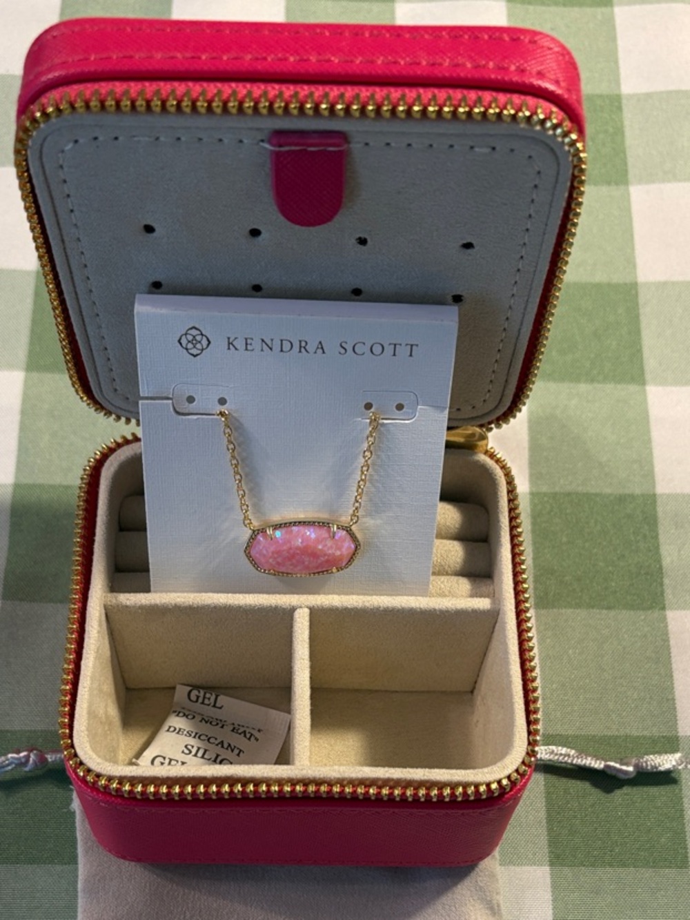 🩷Kendra Scott Gold Chain Necklace with Pink 🩷 Druzy Stone and Jewelry Box.